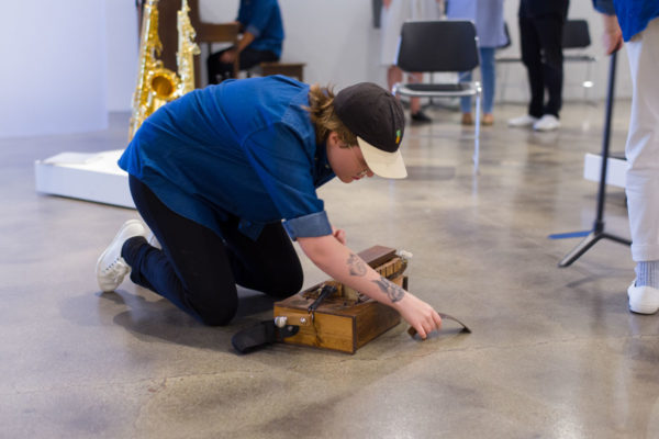 Marta Tiesenga (saxophones), Kunsthalle for Music, Museum of Contemporary Art Santa Barbara, 2019, Courtesy MCASB, Photo: Alex Blair.