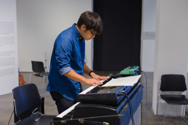 Diego Gaeta (keyboard), Exhibition View, Kunsthalle for Music, Museum of Contemporary Art Santa Barbara, 2019, Courtesy MCASB, Photo: Alex Blair.